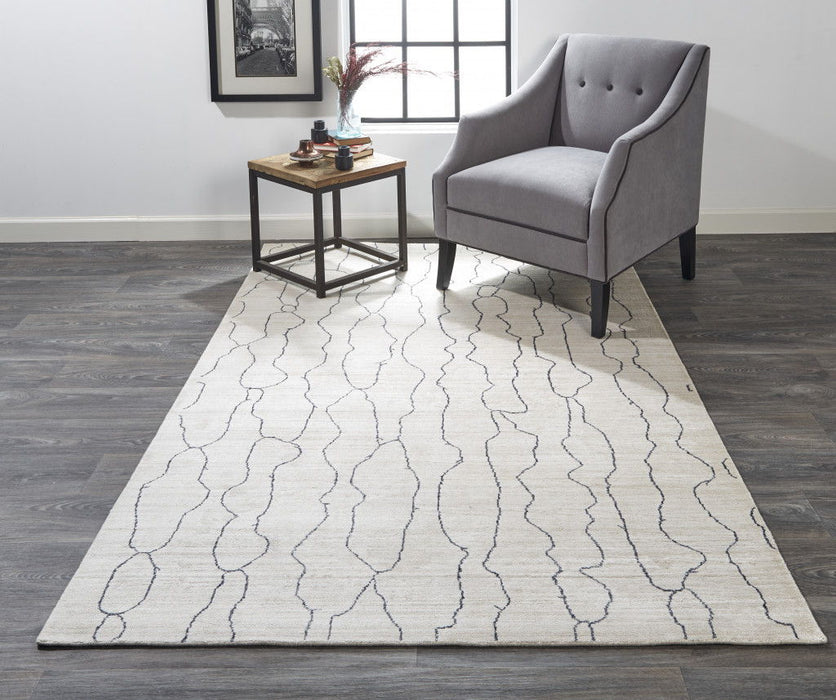 5' x 8' Abstract Hand Woven Viscose Viscose Area Rug - Ivory And Gray