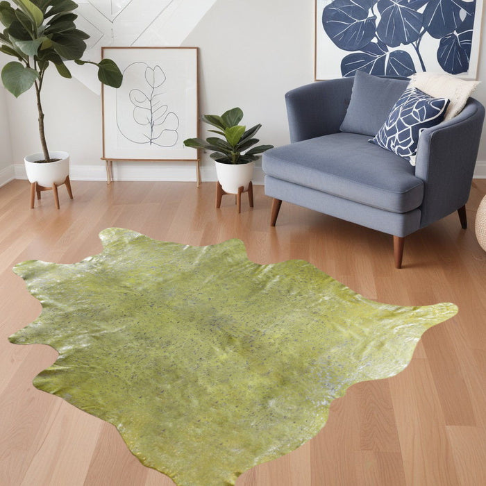 5' x 7' Cowhide Hand Knotted Area Rug - Green And Silver