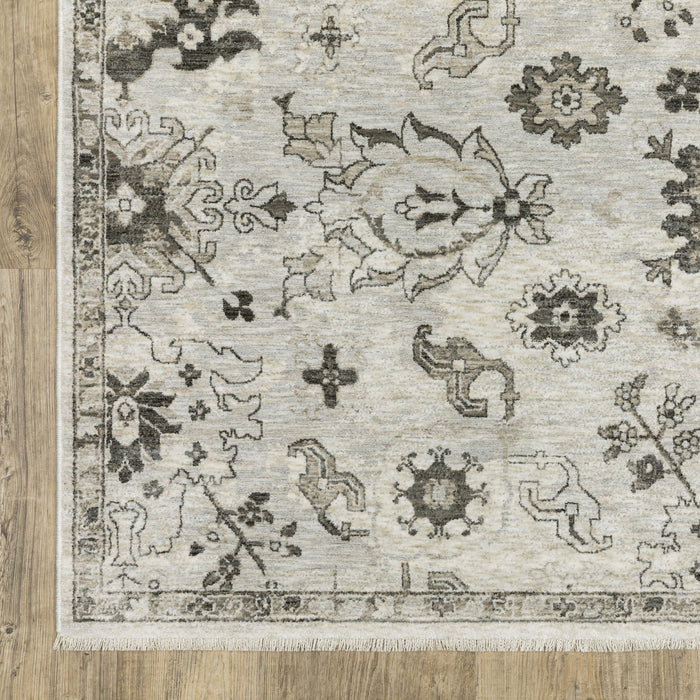 7' X 10' Oriental Area Rug With Fringe - Ivory And Gray