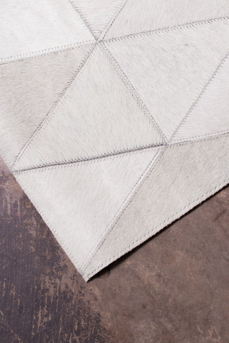 8' X 10' Cowhide Geometric Area Rug (544500) - Gray