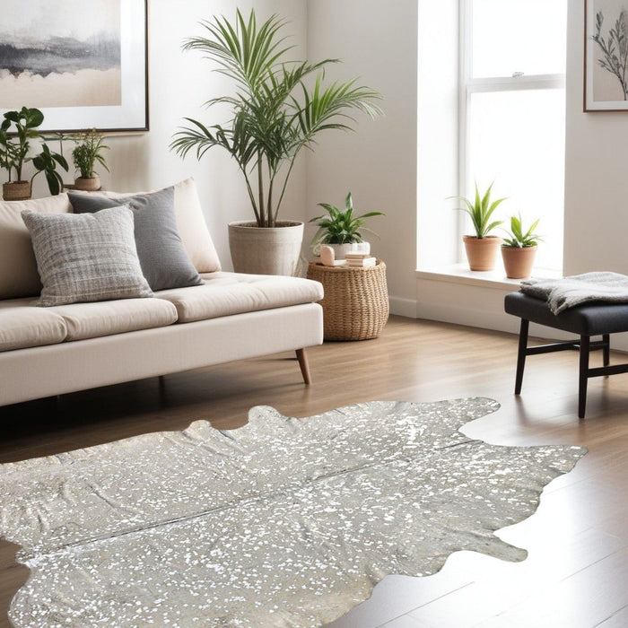 6' x 7' Cowhide Hand Knotted Area Rug - Ivory And Silver
