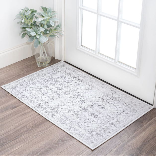 2.6' x 4.9' Abstract Non Skid 100% PET Area Rug - White
