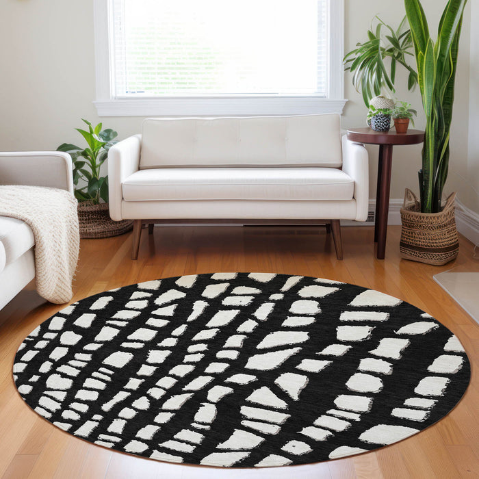8' Cobblestone Washable Round Rug With UV Protection - Black And Ivory