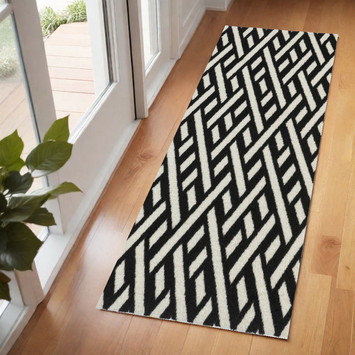6' Trellis Washable Runner Rug With UV Protection (568179) - Black / White
