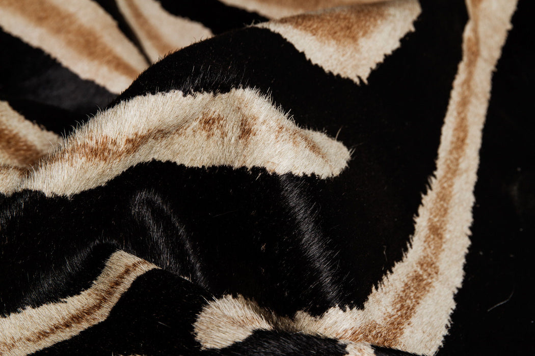 5' x 7' Cowhide Hand Knotted Area Rug - Brown And Black