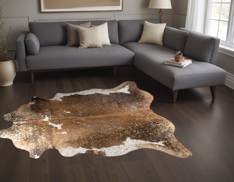 5' x 7' Rustic Cowhide Hand Knotted Area Rug - Brown And White
