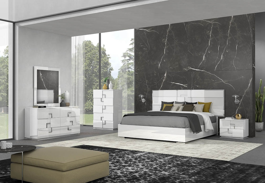 J & M Furniture Infinity Premium Dresser in Bianco Lucido with sleek white finish and modern design, featuring multiple drawers.