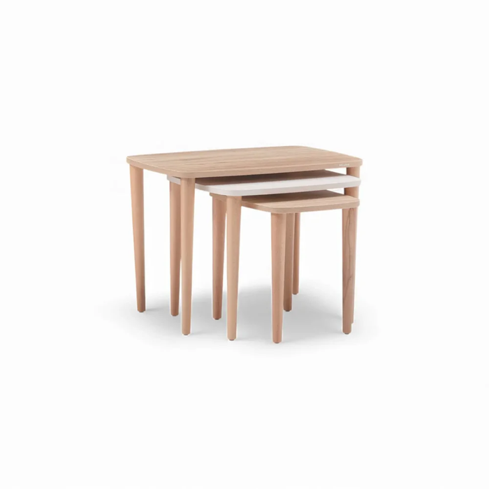 Bellona Boheems nesting tables set with wooden tops and black metal legs, showcasing a stylish, modern design.